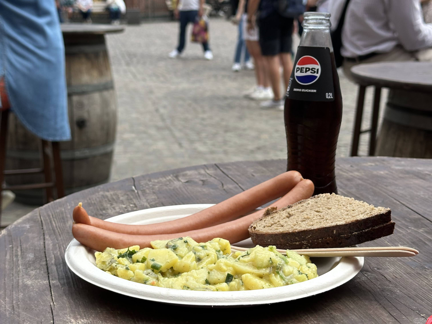 Alten Limpurg Frankfurter Sausage with Bread