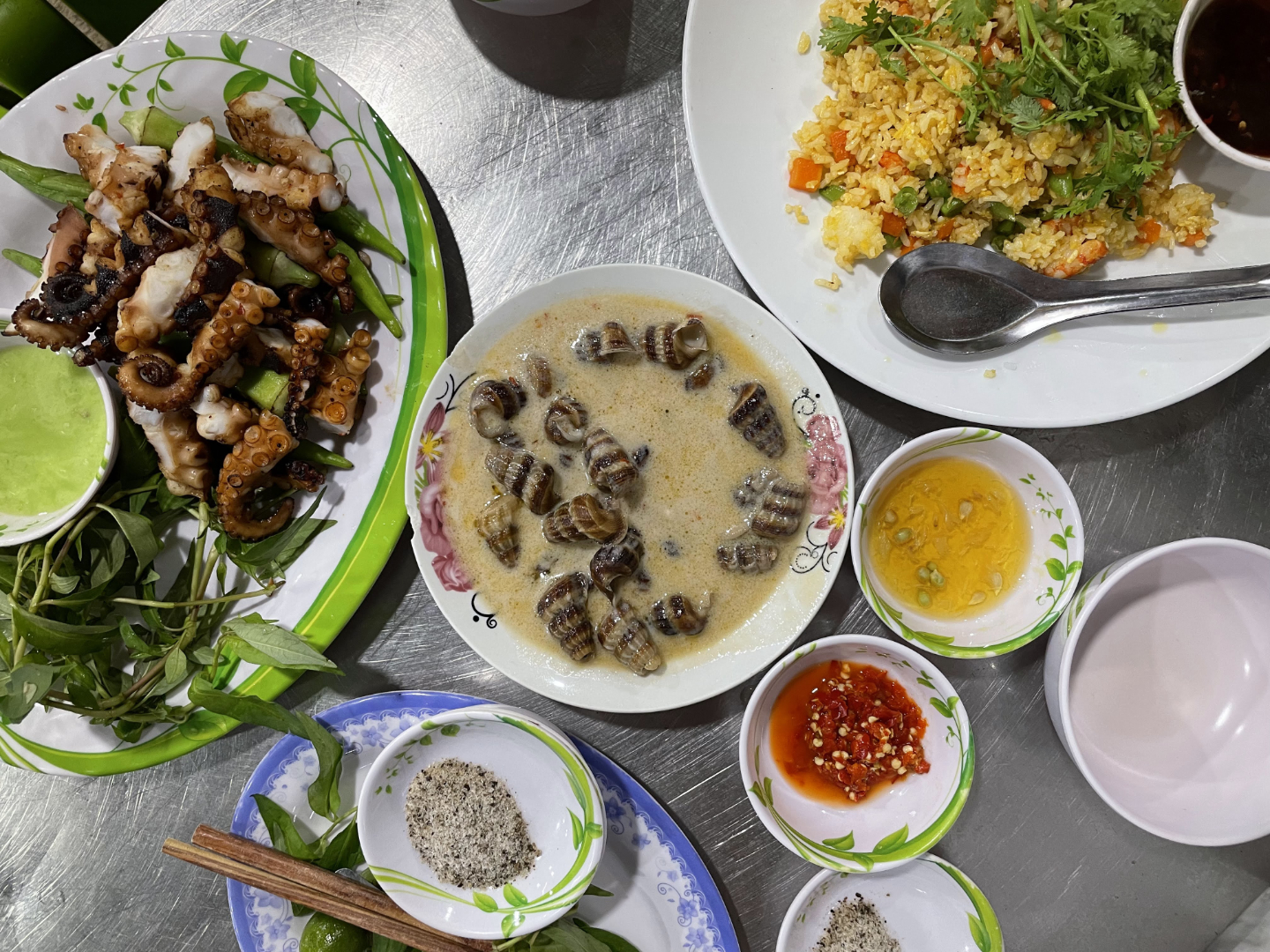 Ốc Oanh Octopus and Snails