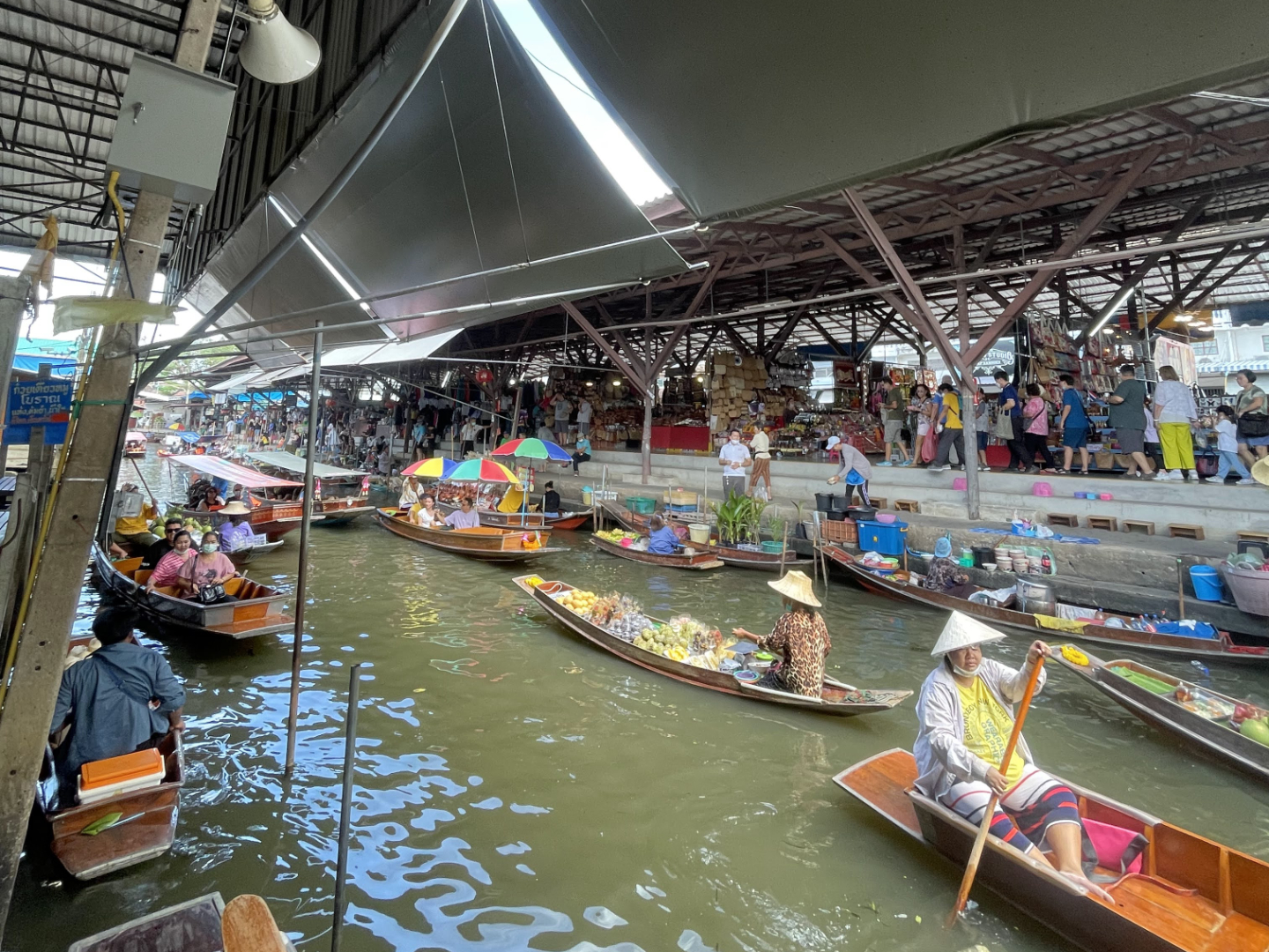 Damnoen Saduak Floating Market